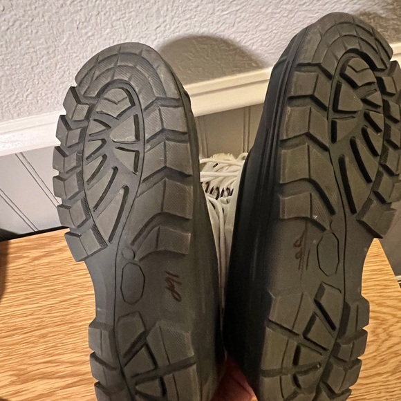 Mountain Warehouse Women’s Cream and Black Quilted Winter Snow Boots - Picture 6 of 6